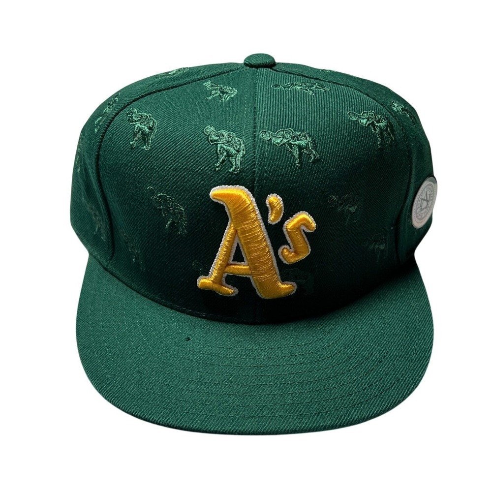 VTG Oakland Athletics A's Hat Mens 7 3/8 Green Elephant All Over Print Fitted